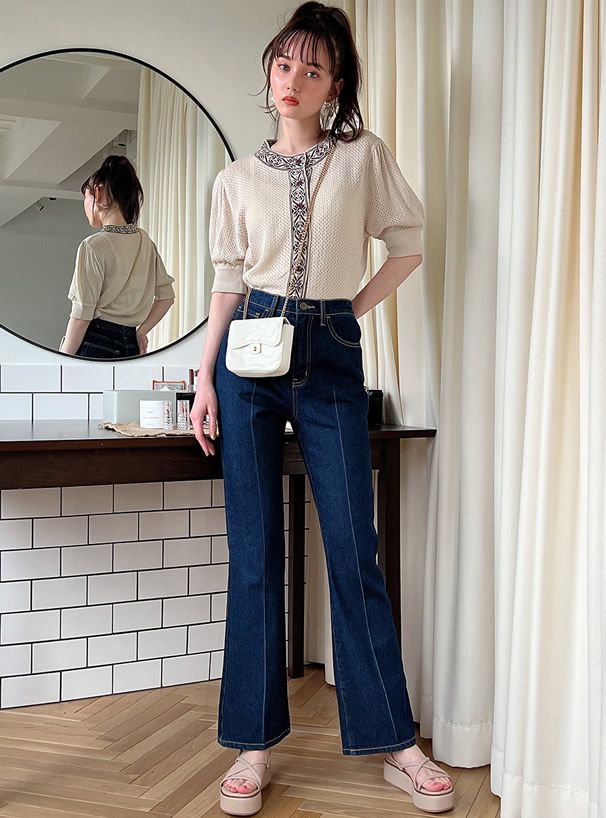 日本 GRL - 民族風圖騰雕花圓領短袖上衣-淺灰米