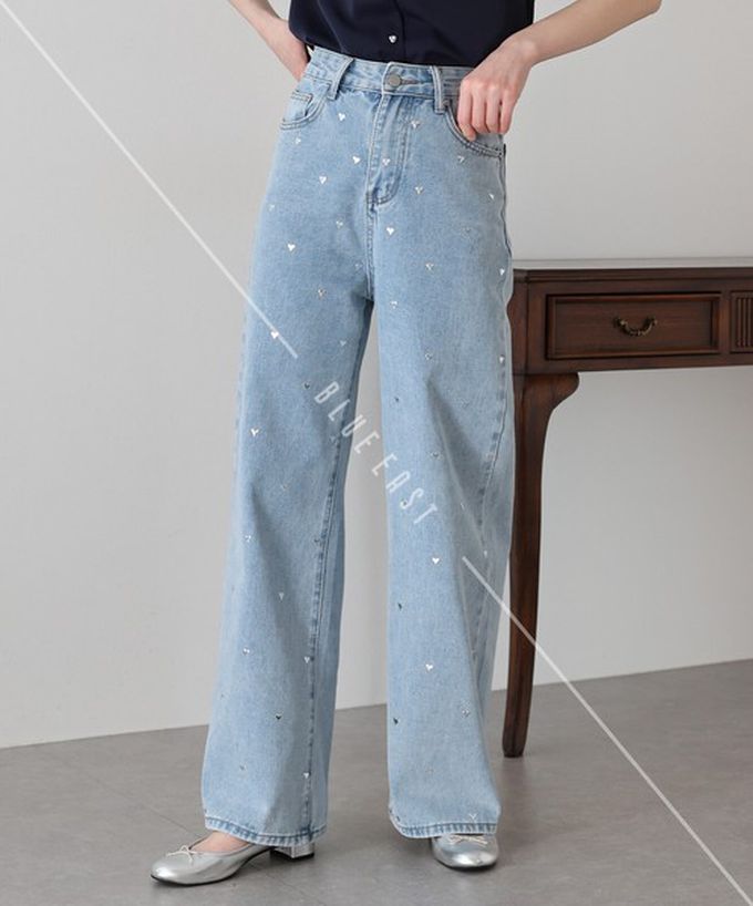 日本 BLUE EAST - 滿版愛心鉚釘高腰丹寧寬褲-淺藍