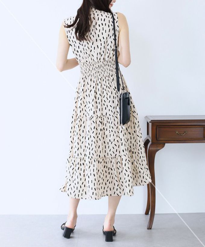 日本 BLUE EAST - 接觸冷感 縮腰顯瘦立領無袖洋裝-花朵-海軍藍 (M)