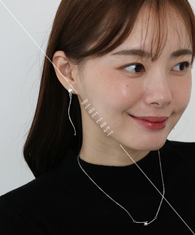 日本 BLUE EAST - 韓國製 珍珠優美曲線耳環-(耳針)-銀