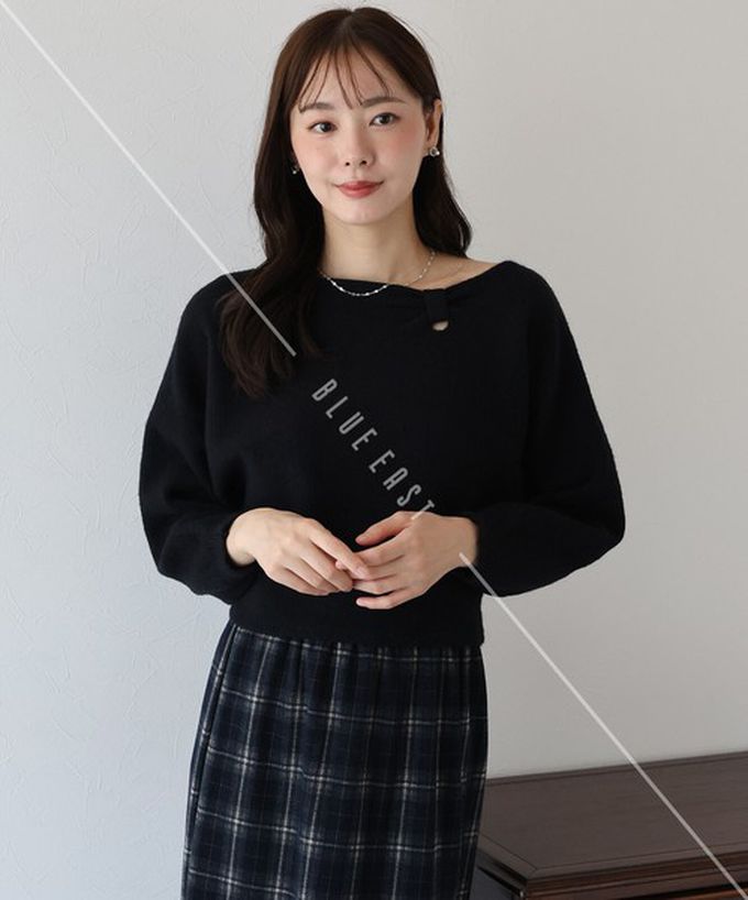 日本 BLUE EAST - 顯瘦曲線領簡潔針織長袖上衣-黑 (M)