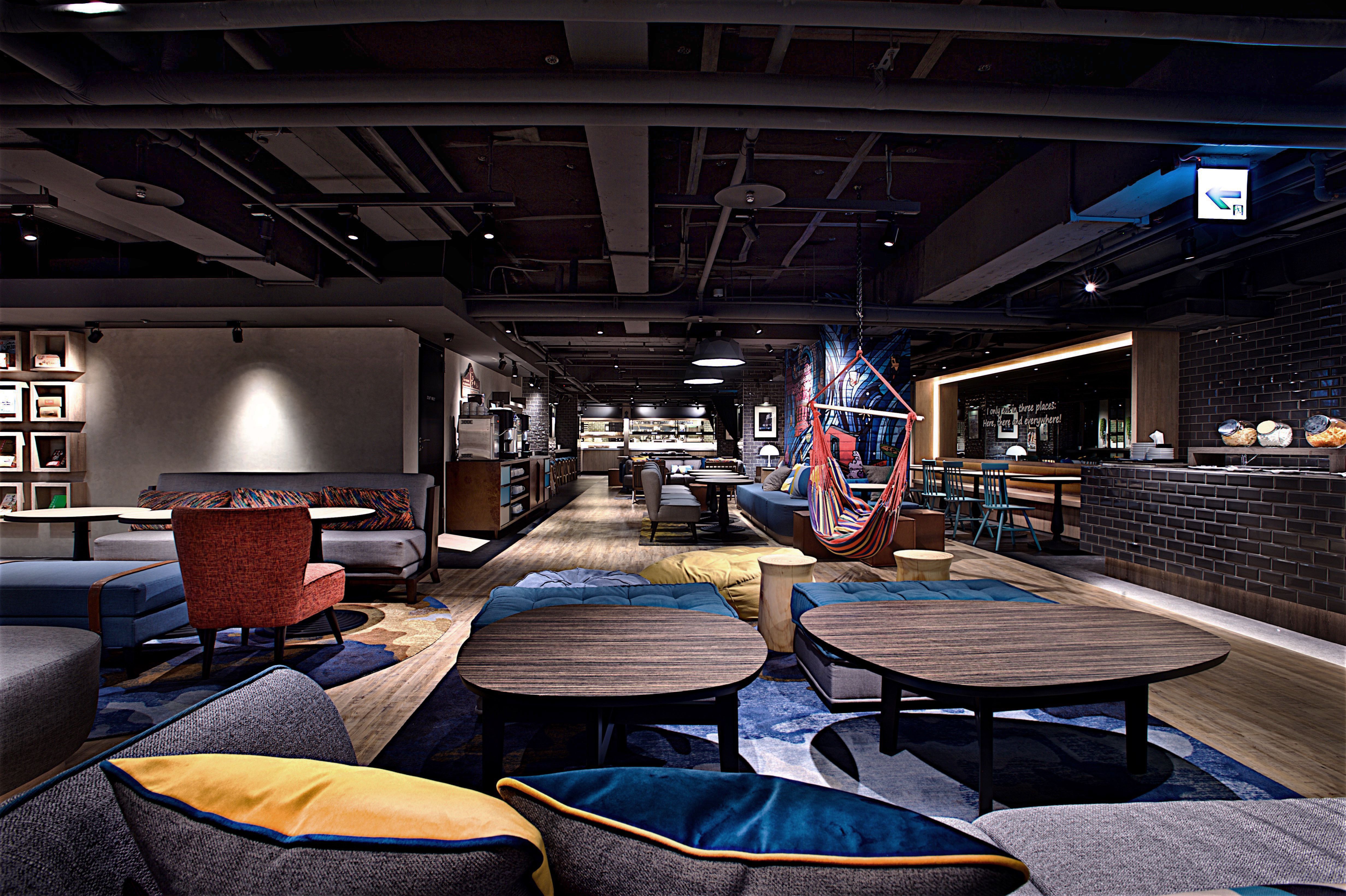 假日不加價｜吃牛排住飯店｜捷絲旅台北西門館