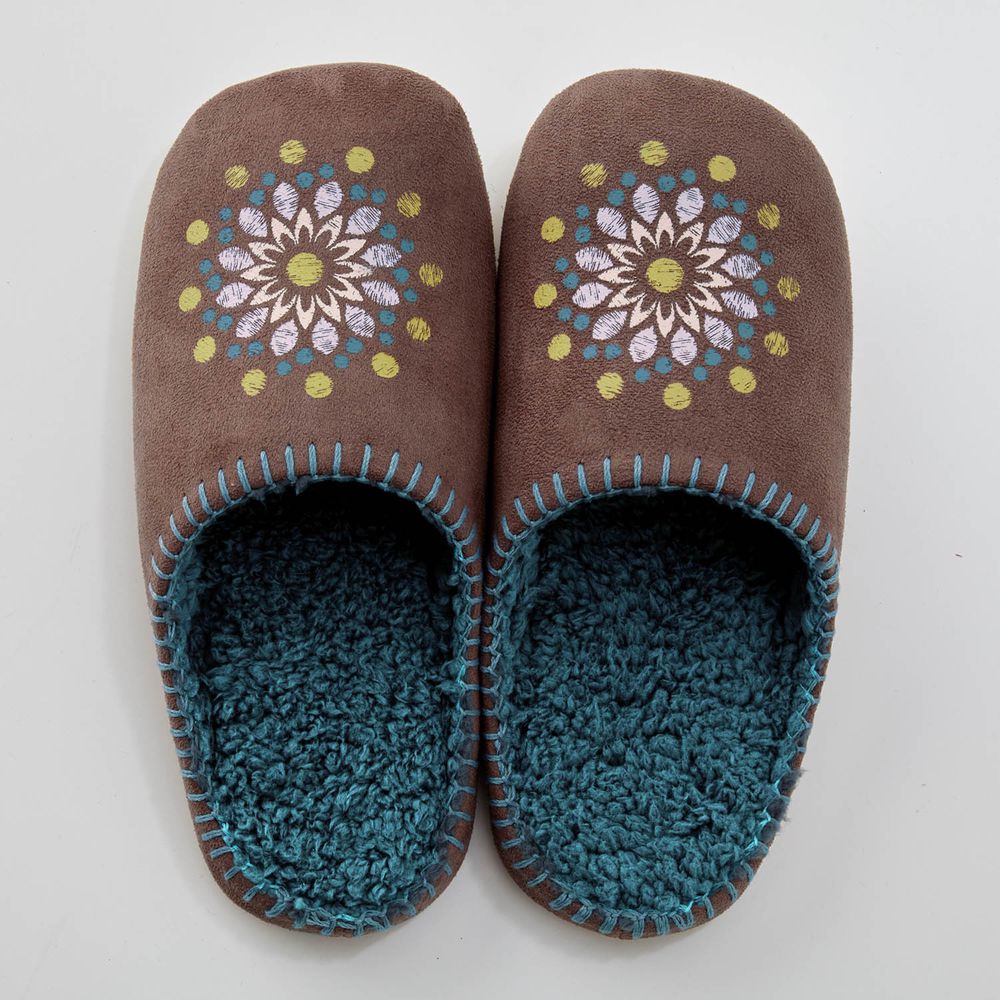 日本千趣會 - 刷毛保暖室內拖鞋-綻放花朵-咖啡