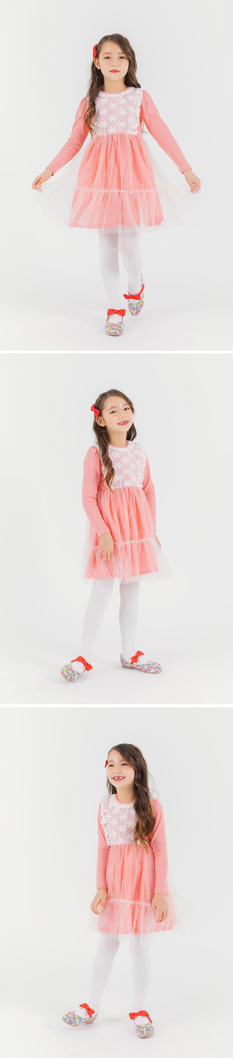 韓國 OZKIZ - 胸前蕾絲花朵網紗長袖拼接洋裝