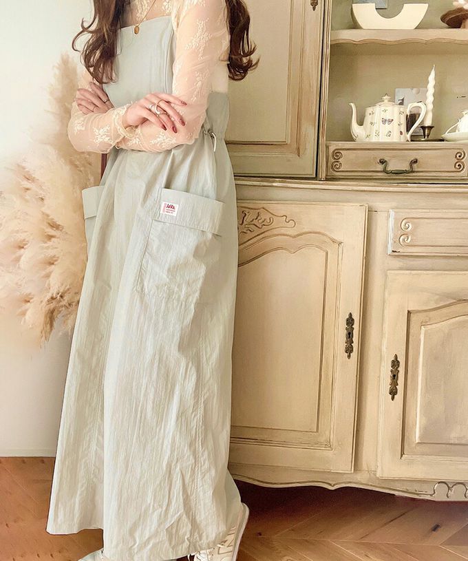 日本 Classical Elf - Java 休閒感抽繩口袋吊帶裙-淺卡其