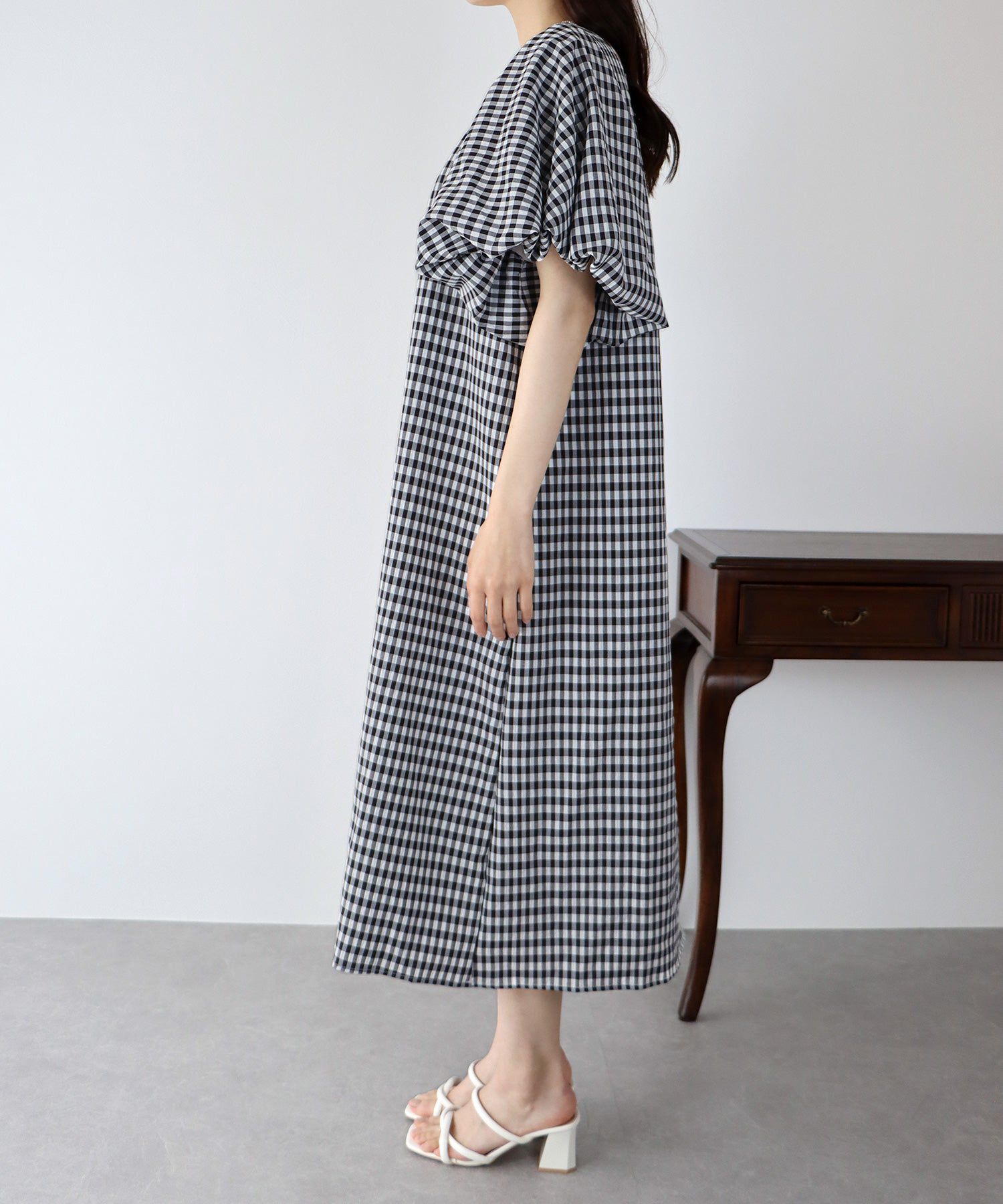 日本 BLUE EAST - 文藝方領大泡泡袖洋裝-格紋-黑