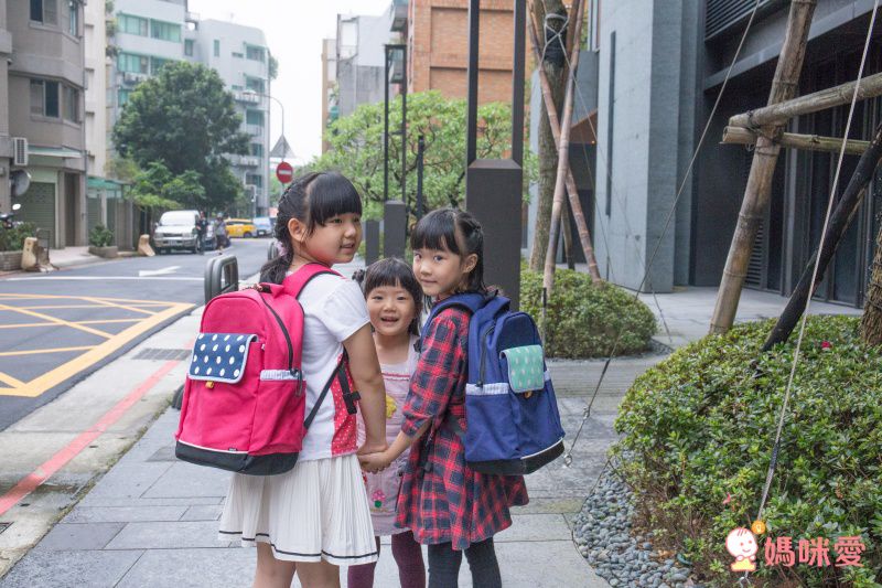 超輕量 ✪ niizo 小學生清新風護脊書包