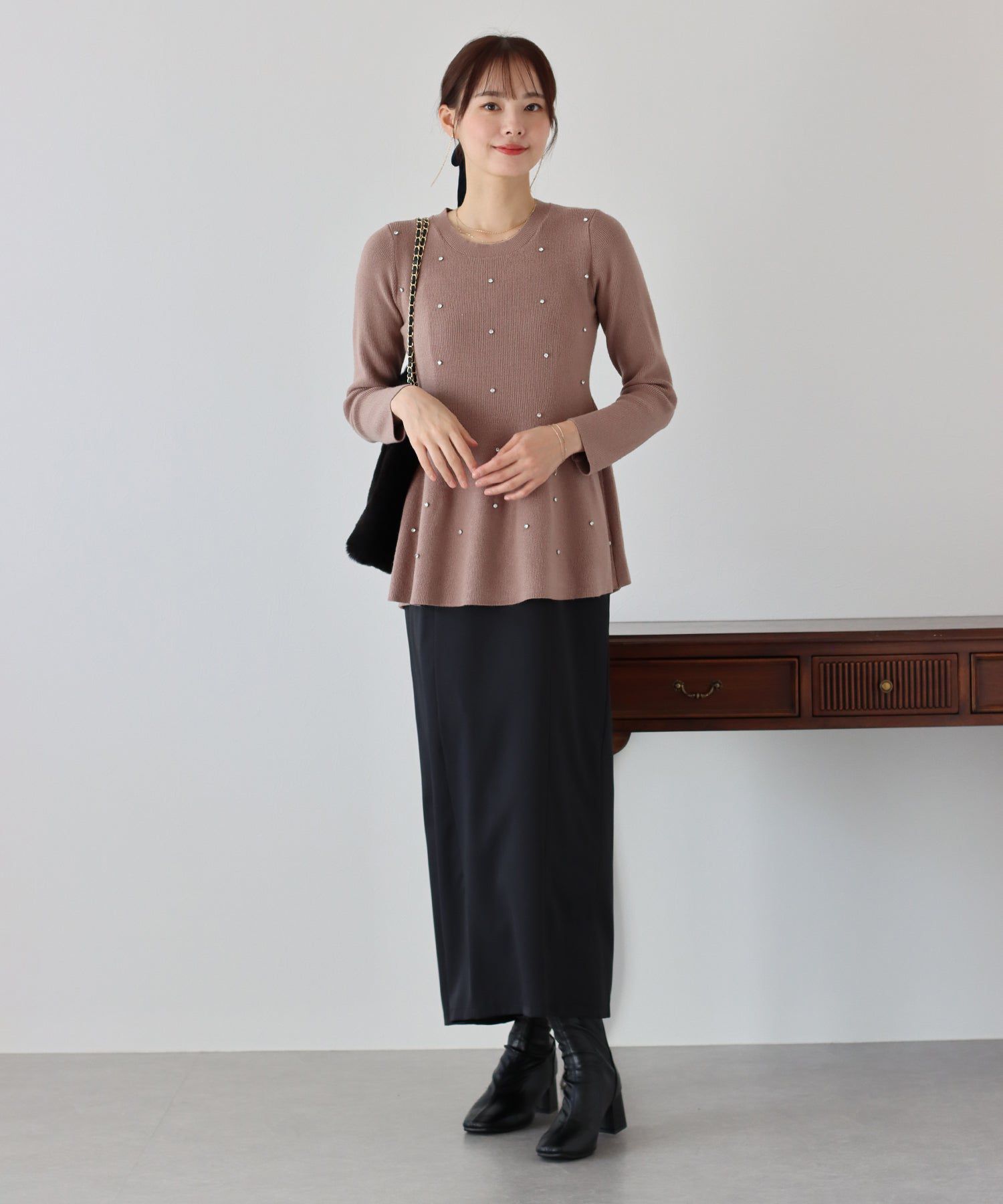 日本 BLUE EAST - 奢華墜飾傘狀修身針織上衣-黑