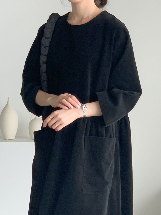 韓國女裝連線 - 極簡大口袋燈芯絨連身洋裝-黑 (FREE)