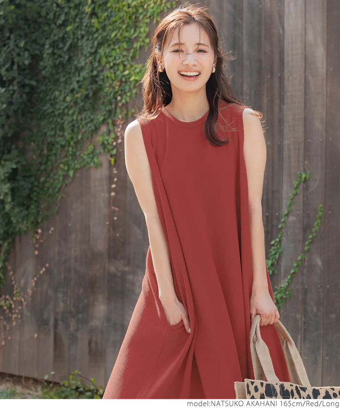 日本 COCA - 素面舒適彈性無袖A字洋裝-黑