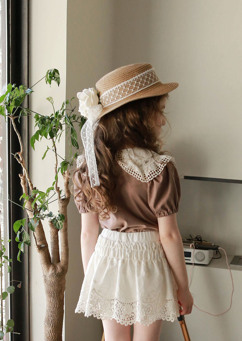 韓國 PuellaFLO - 蕾絲鏤空花瓣下襬褲裙-米白