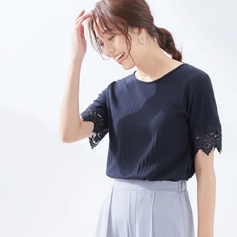 日本 BELLUNA - 蕾絲拼接袖直羅紋短袖上衣-深藍