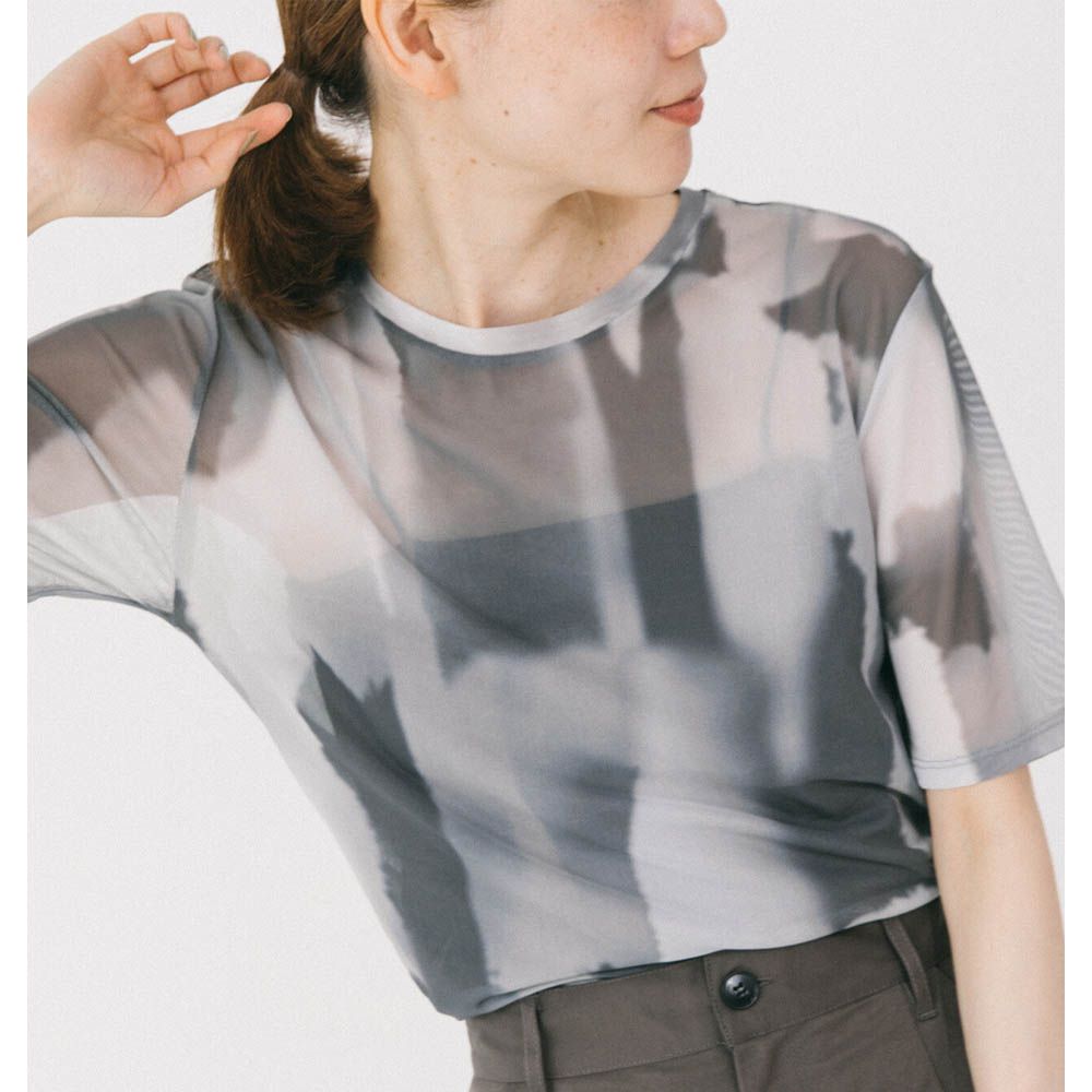 水彩暈染風透膚薄紗短袖上衣-黑灰系