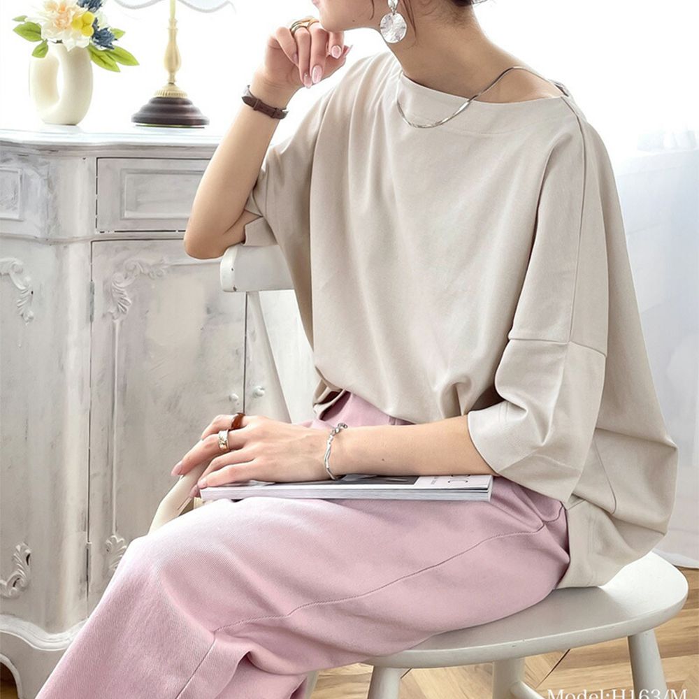 船領顯瘦落肩五分袖上衣-灰棕