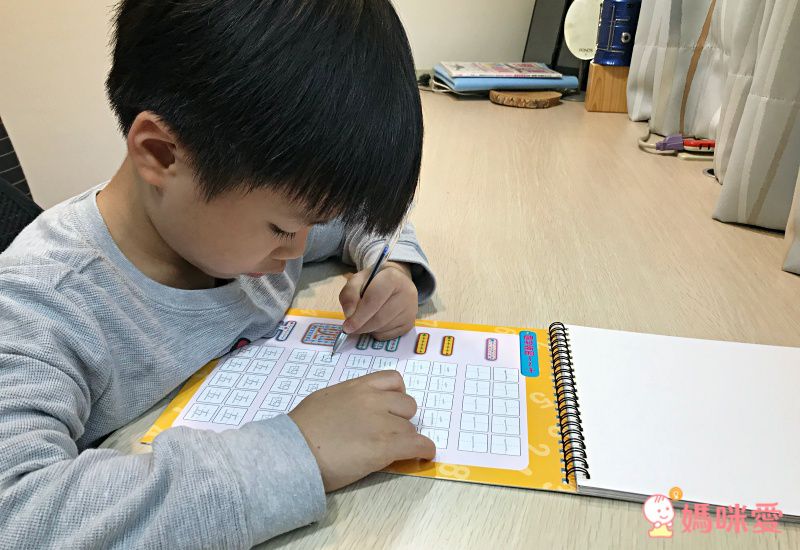 双美生活文創 - 凹槽練習本：我的第一套魔法練習寫字書-數字123＋注音ㄅㄆㄇ＋英文ABC