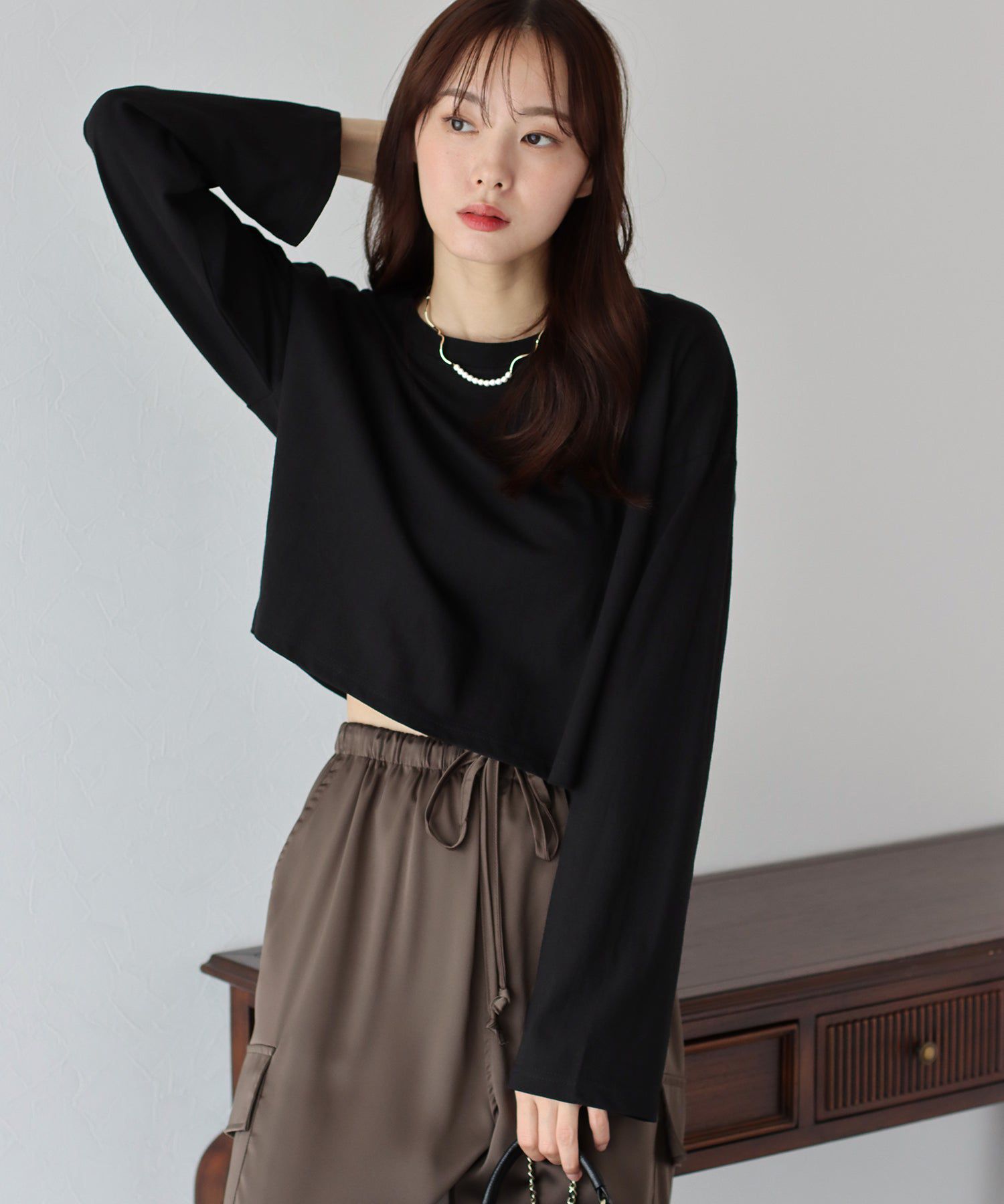 日本 BLUE EAST - 定番百搭短版長袖上衣-黑