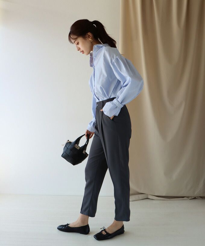 日本 BLUE EAST - 修身打褶後腰鬆緊錐形西裝褲-粉紅