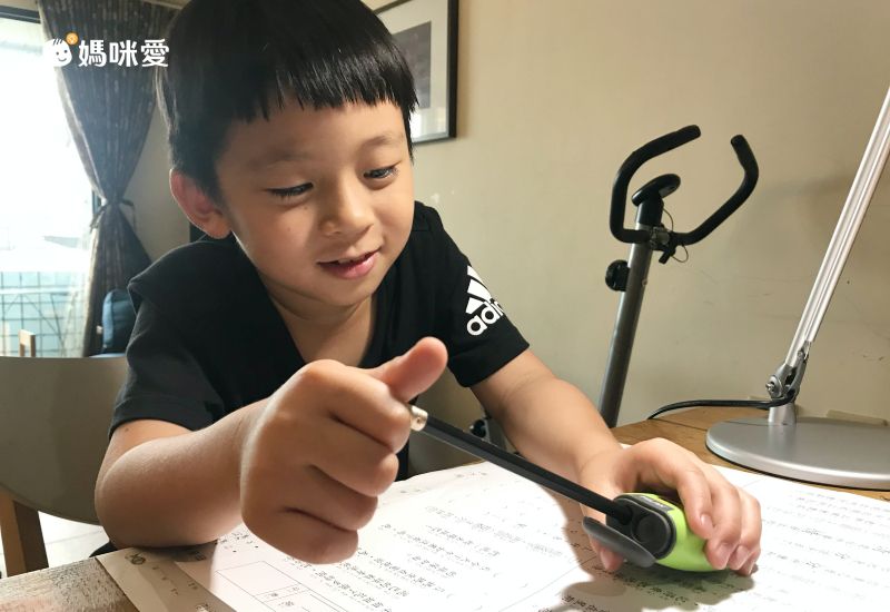 MILAN - COMPACT橡皮擦+削筆器-恐龍樂園-岩漿紅