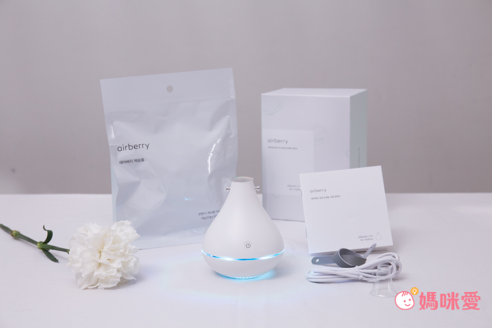 韓國 airberry - 智能衣櫃管理雙機組-除濕/殺菌機X1(附除濕膠球1包3入)，香氛/空氣循環機X1(附春日櫻花香氛片3個)