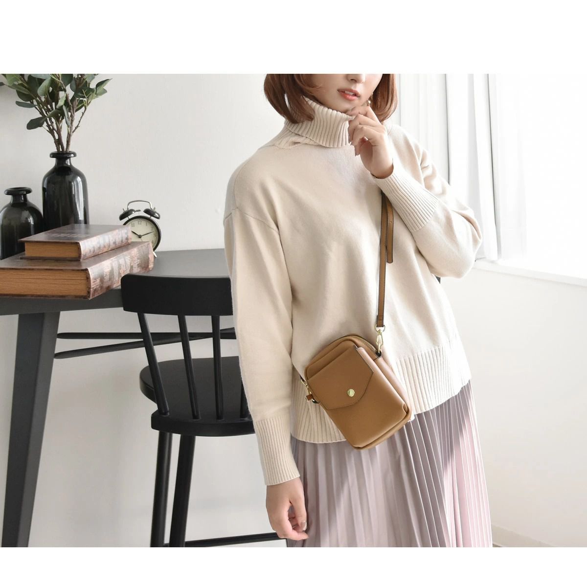 日本 Legato Largo - 輕量PU時尚斜背mini手機包-GBE灰棕 (13x18x4cm 肩背約103~128cm)