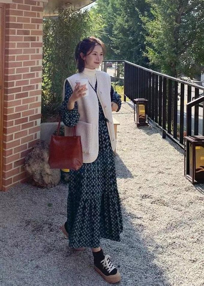 韓國 LANDING - 韓國製羊羔絨口袋背心-象牙白 (FREE)