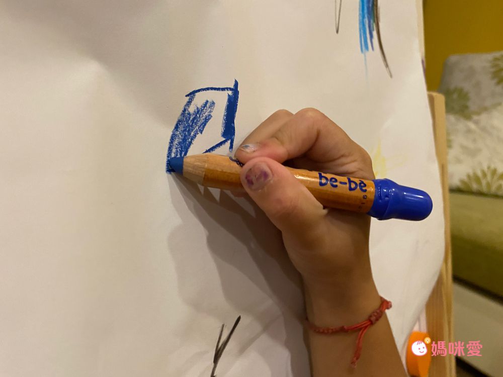 義大利GIOTTO - GIOTTO BEBE 可洗式寶寶木質蠟筆12色-(附筆削)