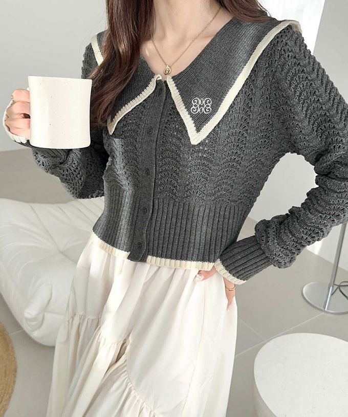 日本 Classical Elf - mily bilet 復古氣質領洞洞針織上衣-黑