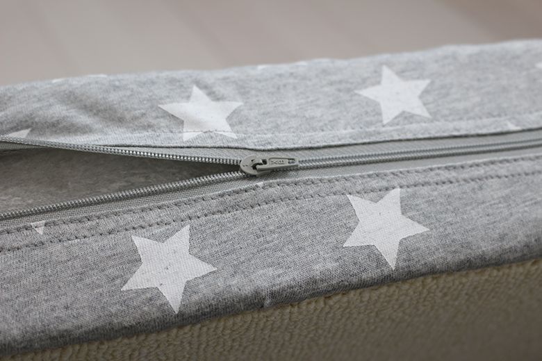 日本兒童增高座墊Ｘ防水圍兜 ★ 用餐更輕鬆！