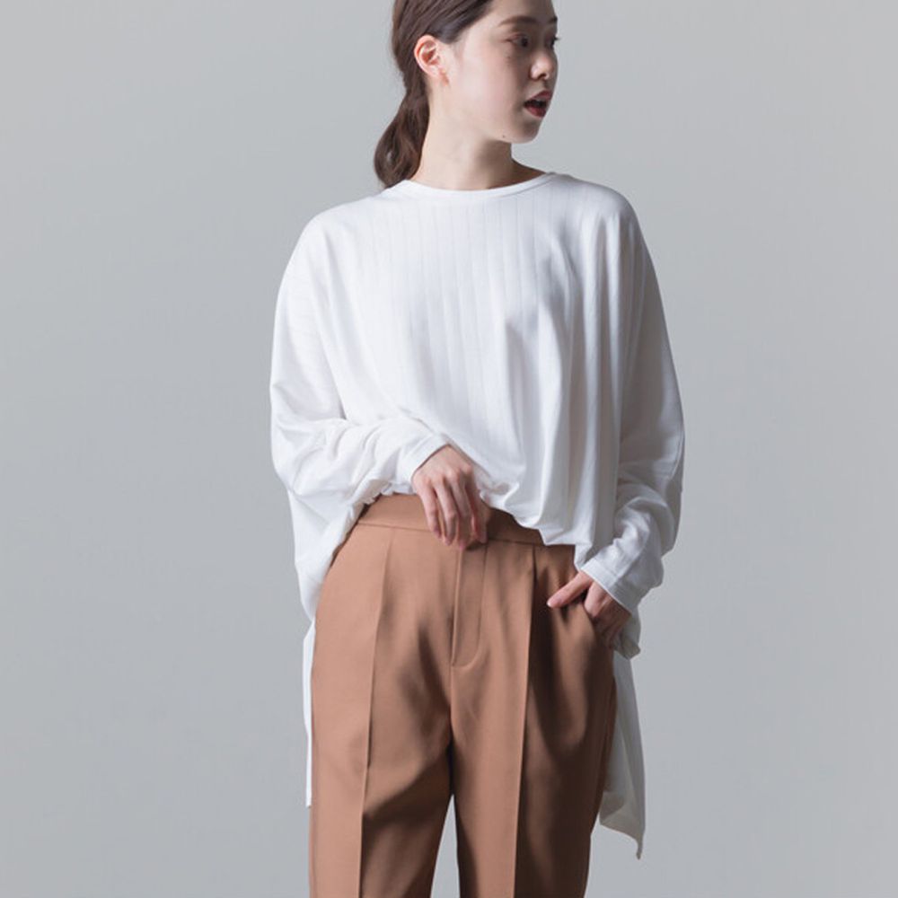 日本 OMNES - 直條壓紋寬版不規則衣襬針織上衣-天使白 (Free size)