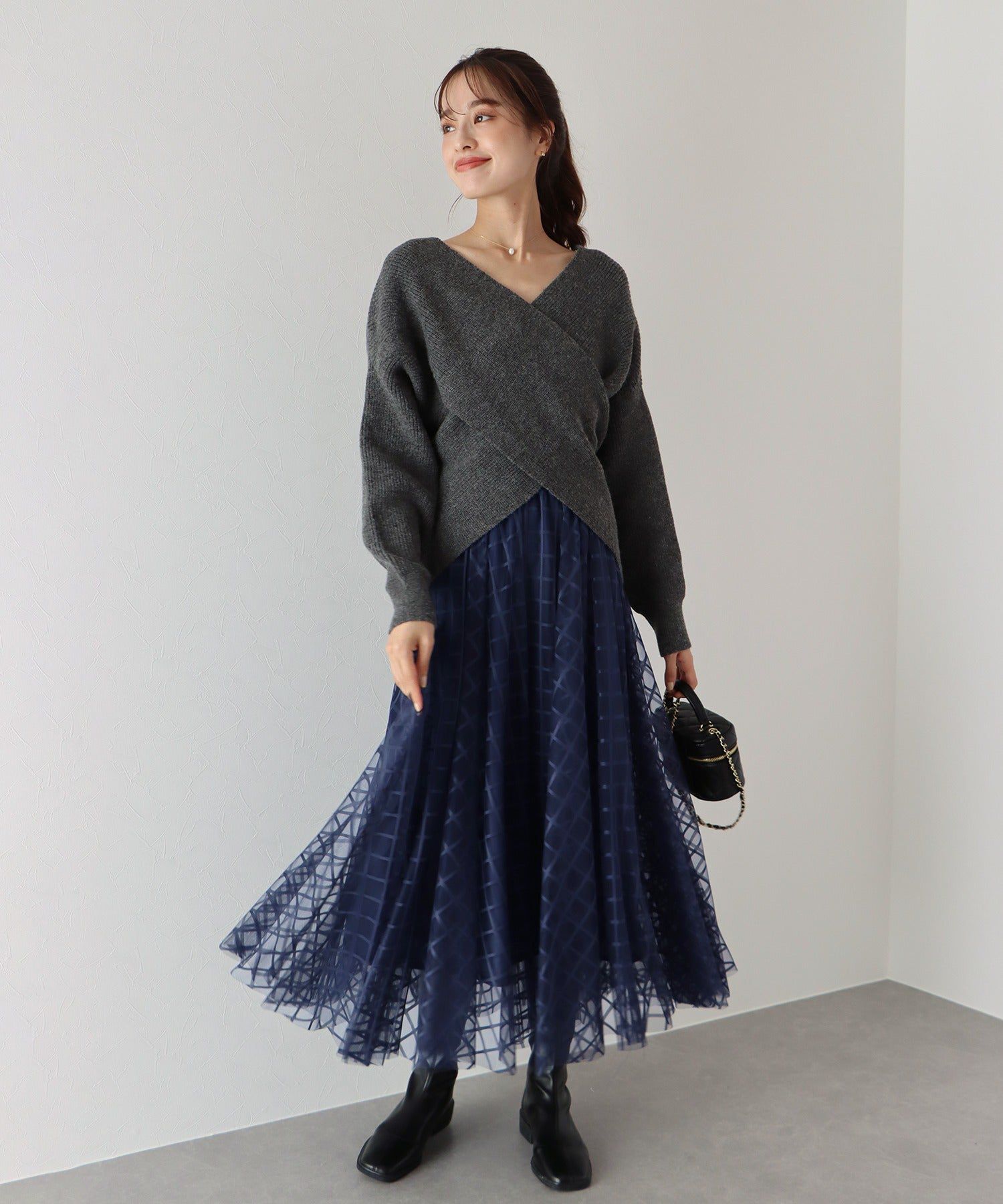 日本 BLUE EAST - 優雅格紋修身紗裙-簡約黑