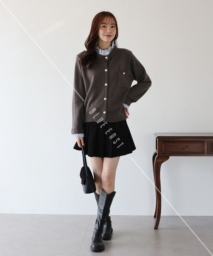 日本 BLUE EAST - 甜心假二件荷葉領金扣開襟衫-深咖啡 (M)