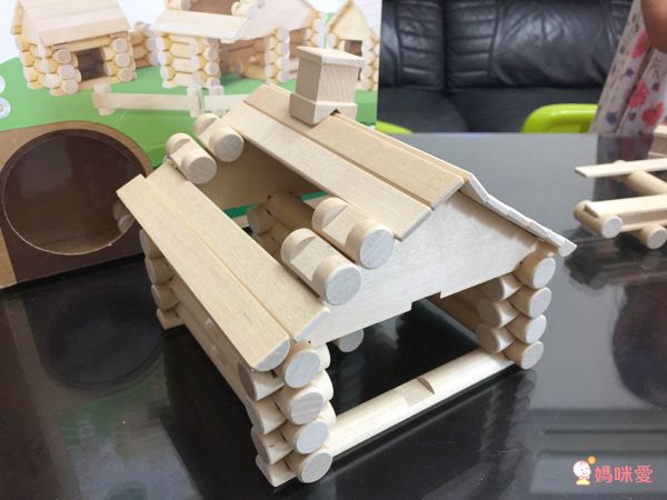 歐洲 VARIS - 木製建構積木-度假小木屋111片-獨家加贈飛行者號(市價$290)