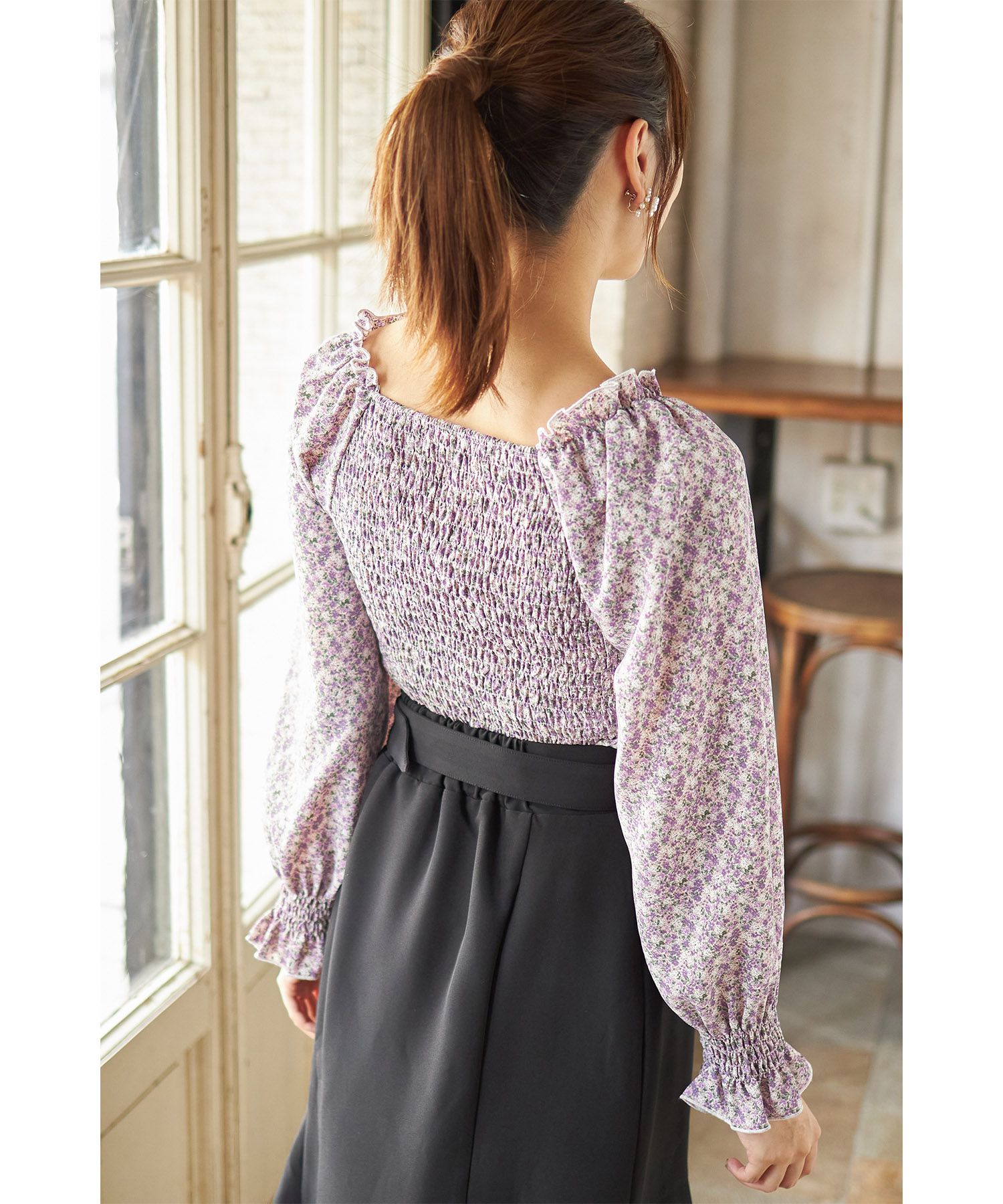 日本 tocco-closet - 歐風碎花方領雪紡上衣-知性黑