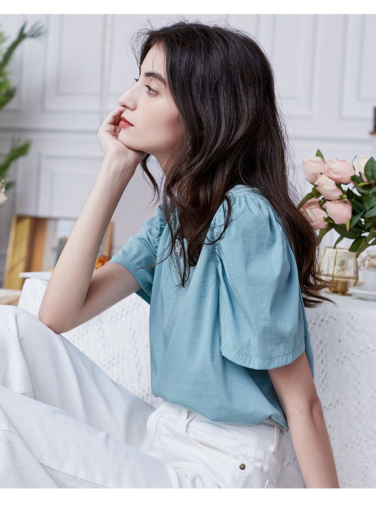 反轉設計圓領短袖上衣-背面鈕扣-黑灰色