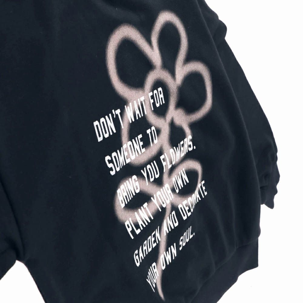 百搭印花縮口長袖上衣-花朵LOGO-黑