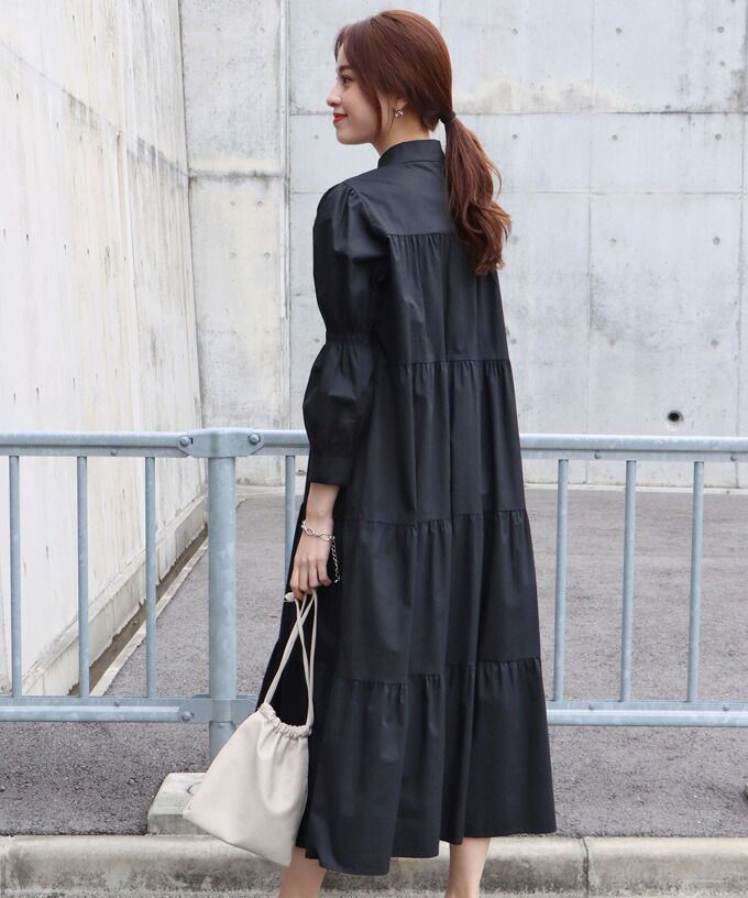 日本 BLUE EAST - 微立領層次長袖洋裝-黑