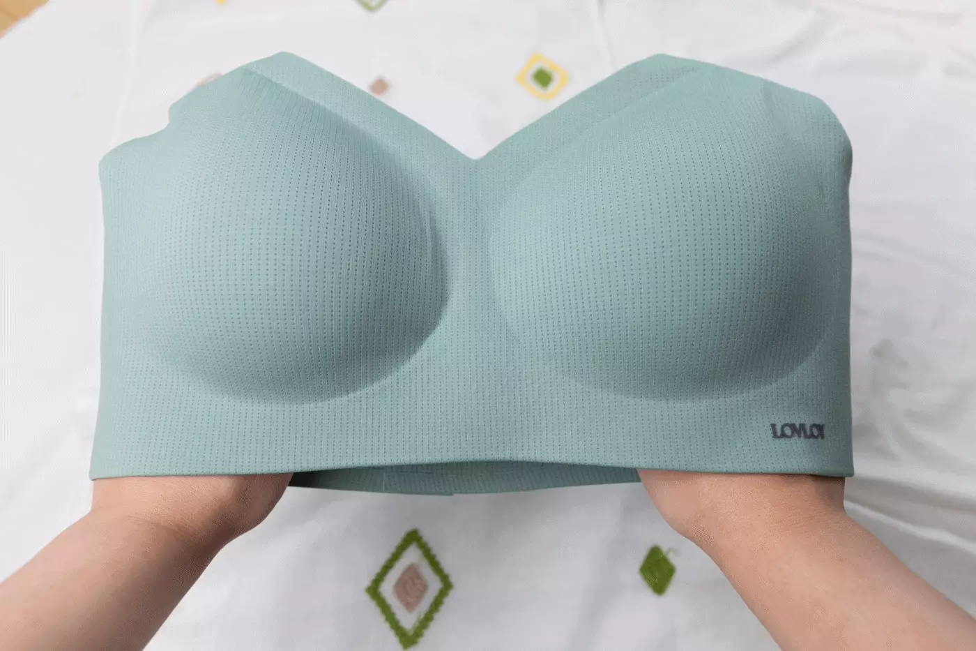 韓國 LOVLOY - 親膚無痕彈性內褲-黃膚