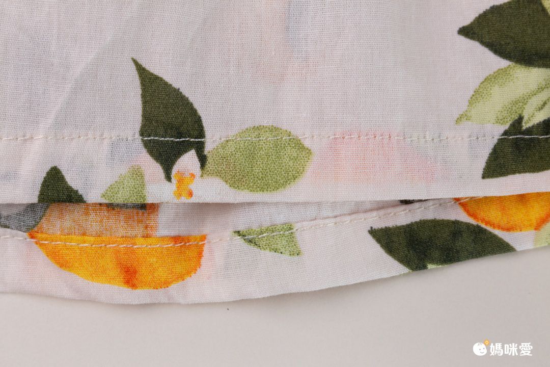 腰鬆緊小清新碎花短褲-水墨畫花-黑+白