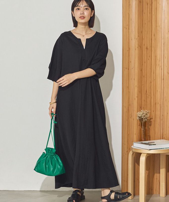 日本 Sans Souci 34+ - 接觸涼感 顯瘦A字鑰匙領五分袖洋裝-黑