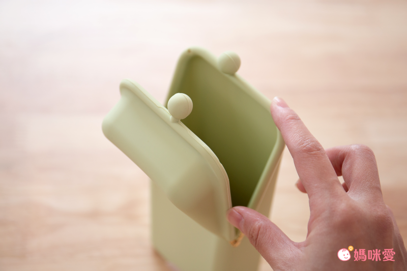 日本文具 KUTSUWA - 矽膠直立式吸盤不倒鉛筆盒/收納袋-櫻花粉 (20.7x9.7x5.1cm)