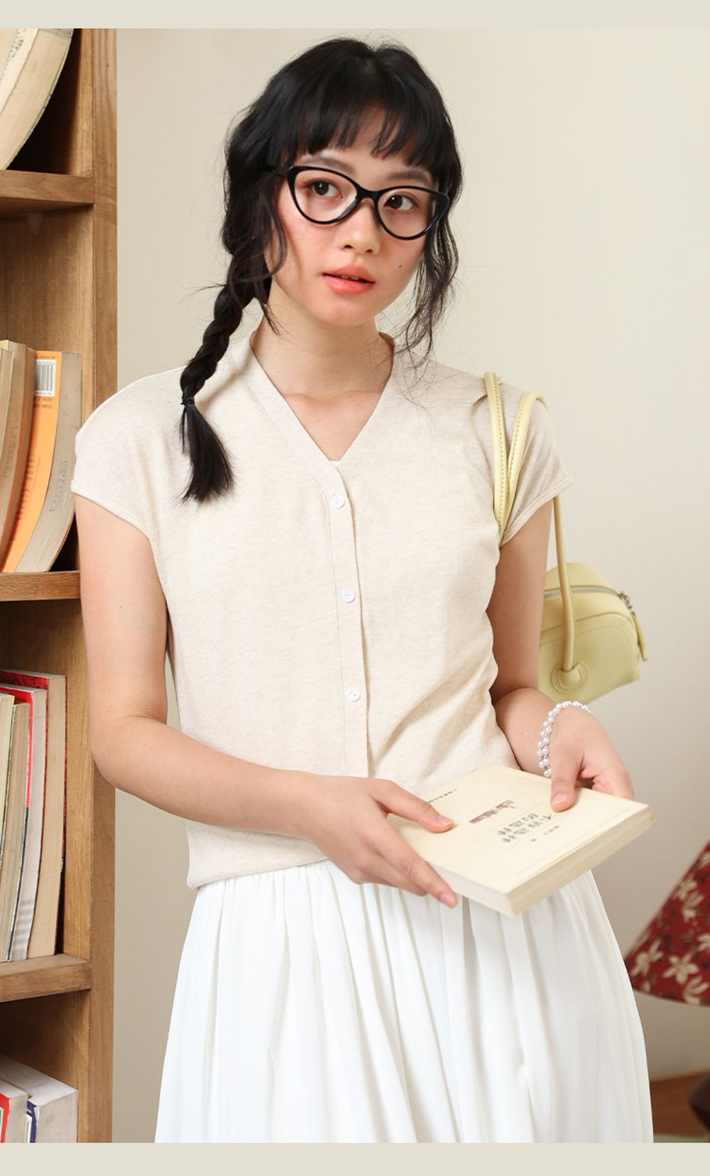 天絲亞麻顯瘦V領法式袖上衣-蘆麻杏