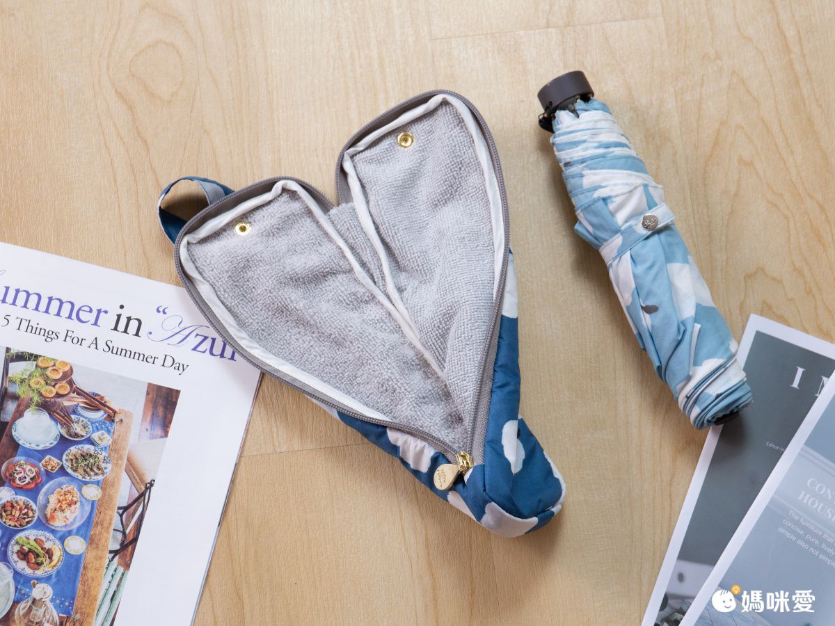 日本 nifty colors - 隨身雨傘吸水套-藍天白雲 (適用26cm以內折疊傘)