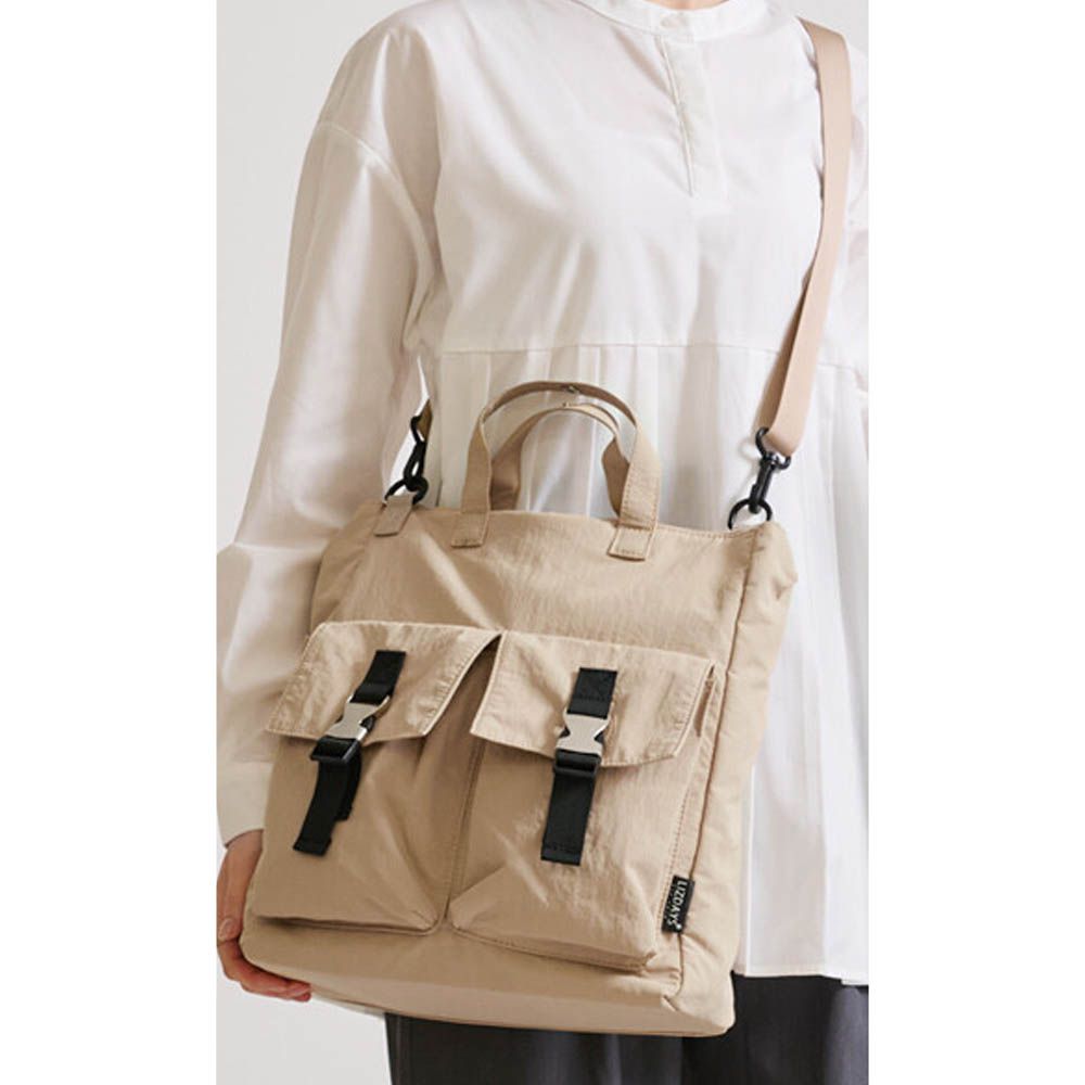 輕量簡約防潑水2way側背頭盔包-卡其杏 (30x35cm)