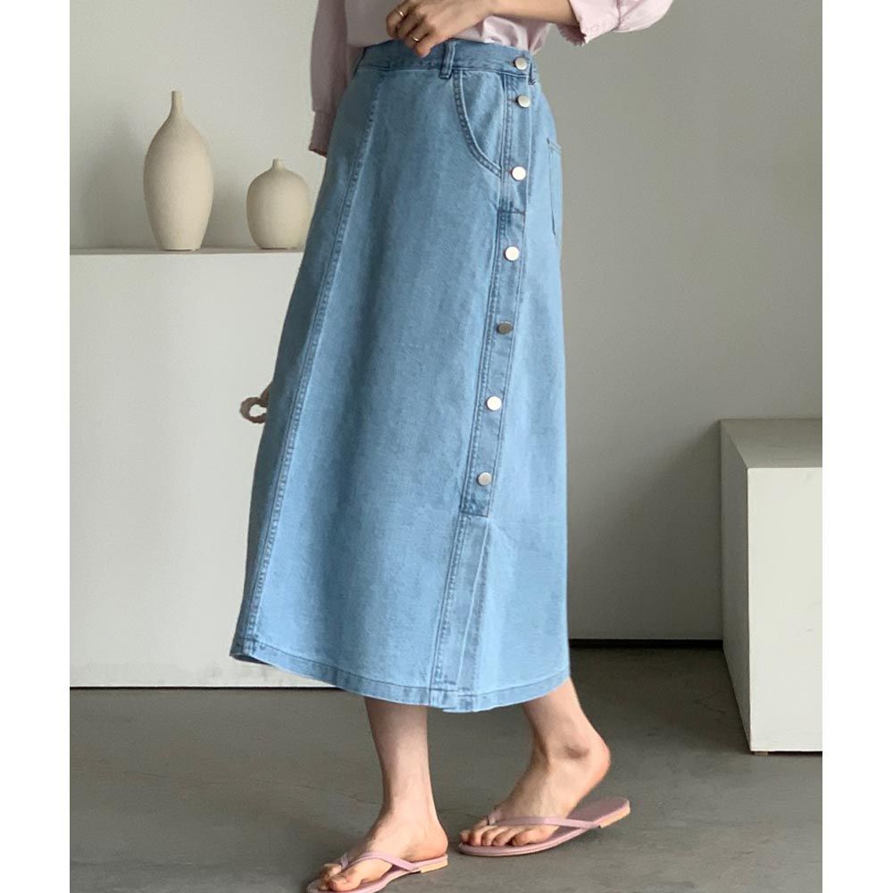 韓國女裝連線 - 後鬆緊腰側邊銀釦裝飾開衩長裙-淺藍 (FREE)