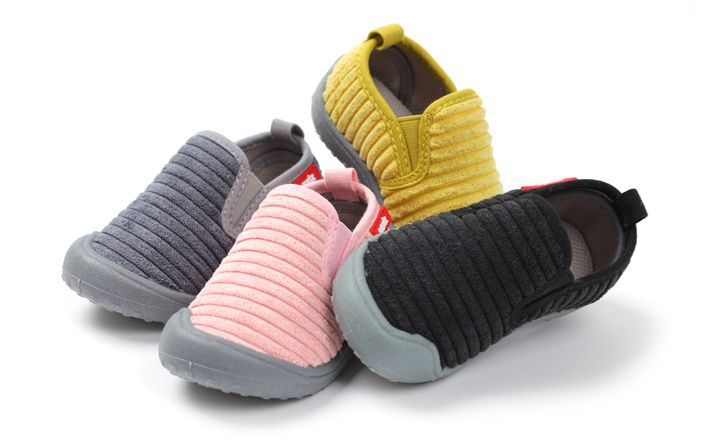 韓國 OZKIZ - (剩14cm)絨布超防滑兒童休閒鞋/室內鞋-黑