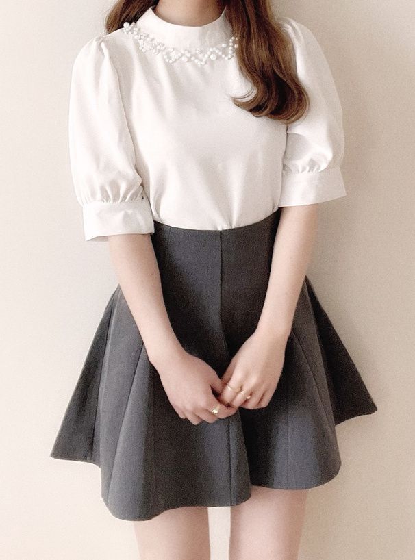 日本 GRL - 優雅珍珠點綴圓領澎澎袖上衣-淺米杏 (F)