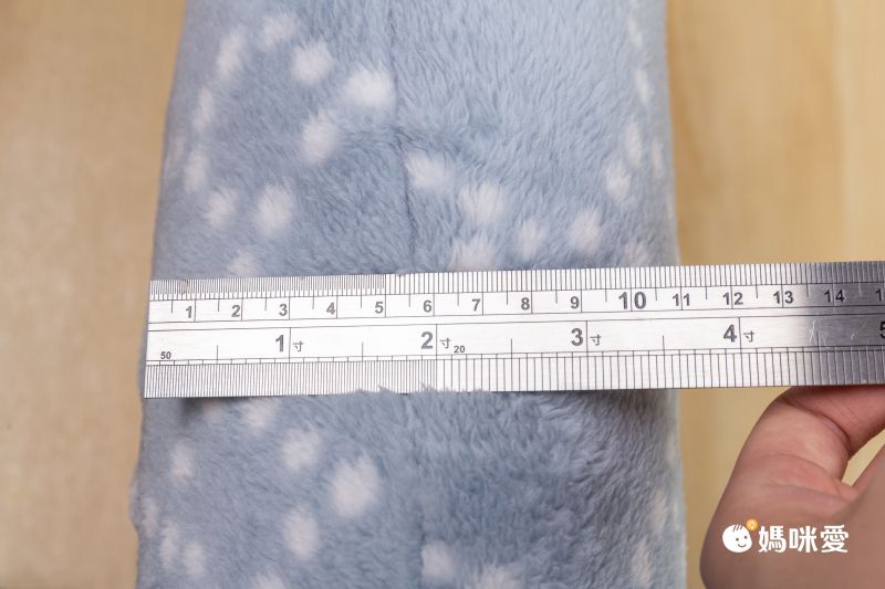 日本 DAIKAI - 極細纖維柔軟保暖豆形靠枕/抱枕-素色-沙杏 (55x29cm)