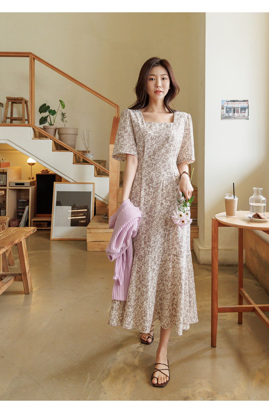 韓國 Urbantheroom - ㄩ字領收腰綁帶拼接洋裝-白底碎花 (Free)