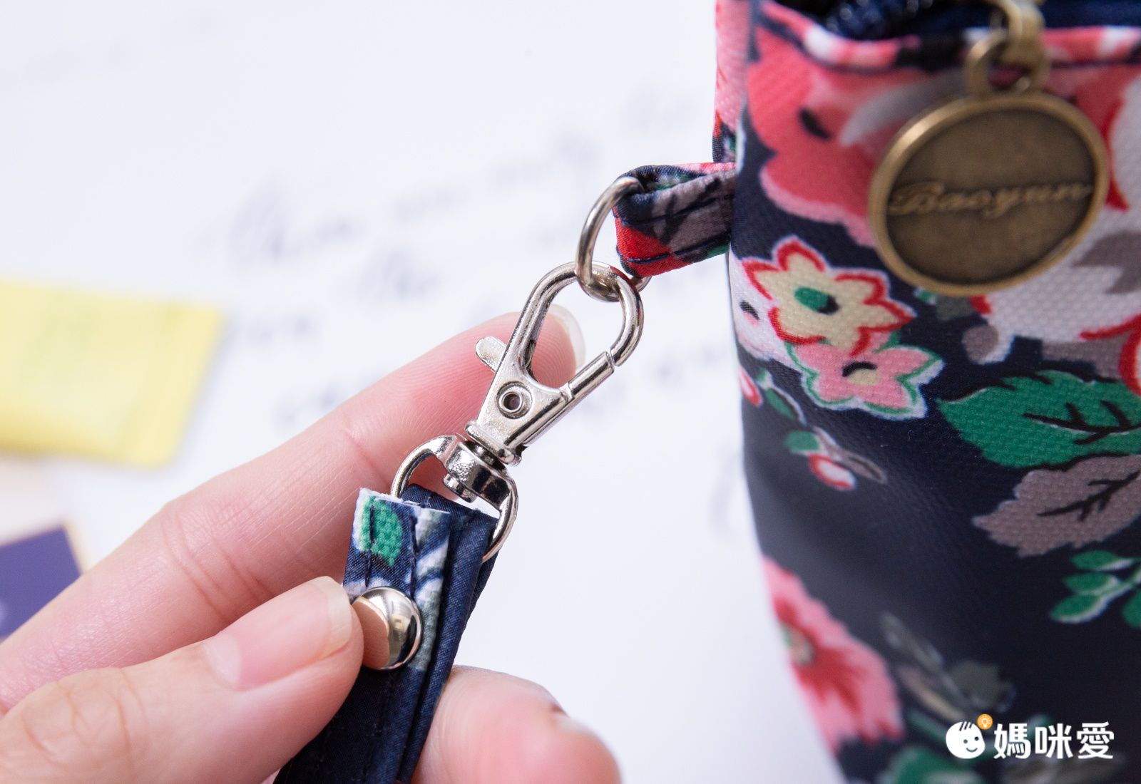 掛繩防水手拿化妝包-半圓-粉紅小鳥