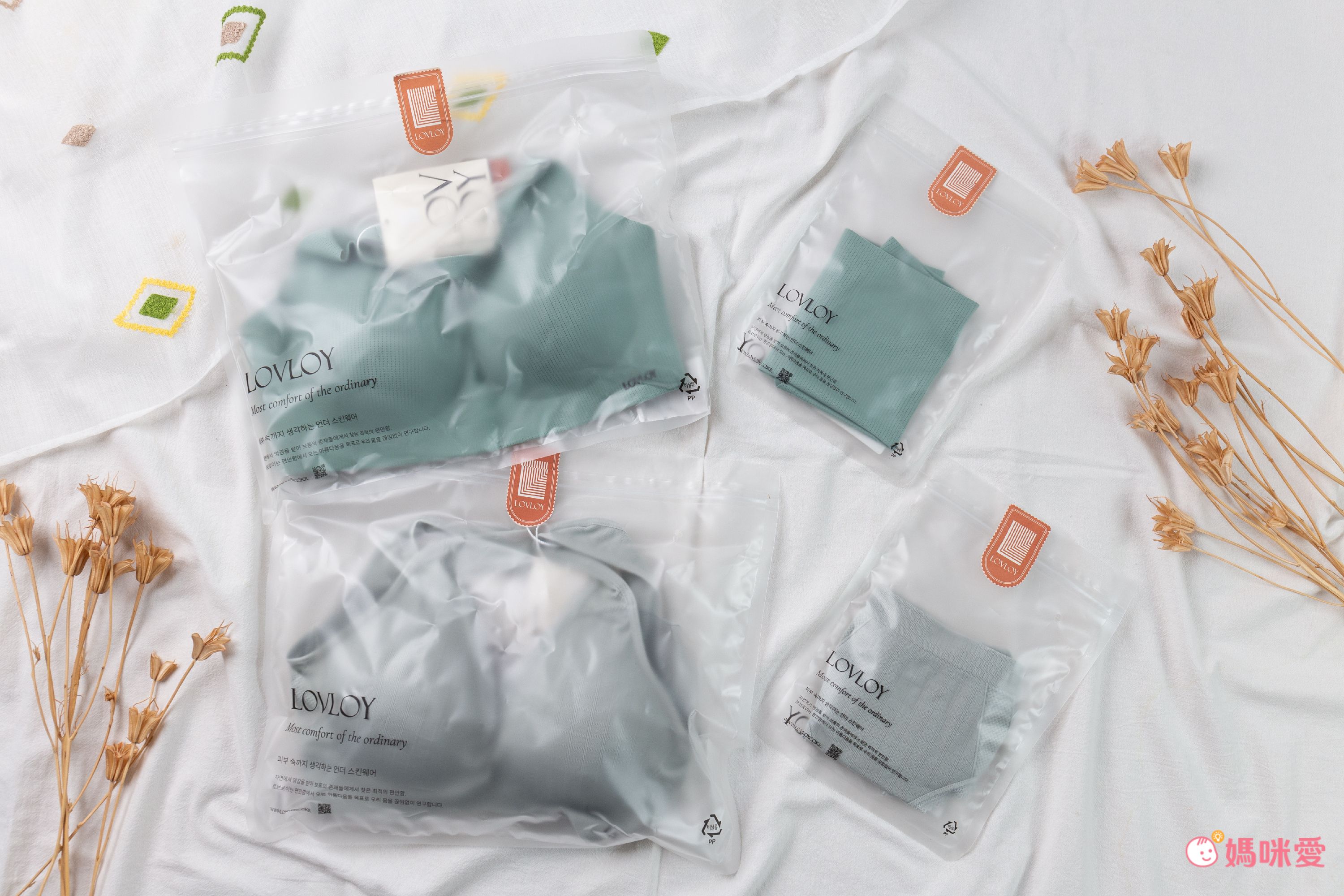 韓國 LOVLOY - 親膚無痕彈性內褲-黃膚